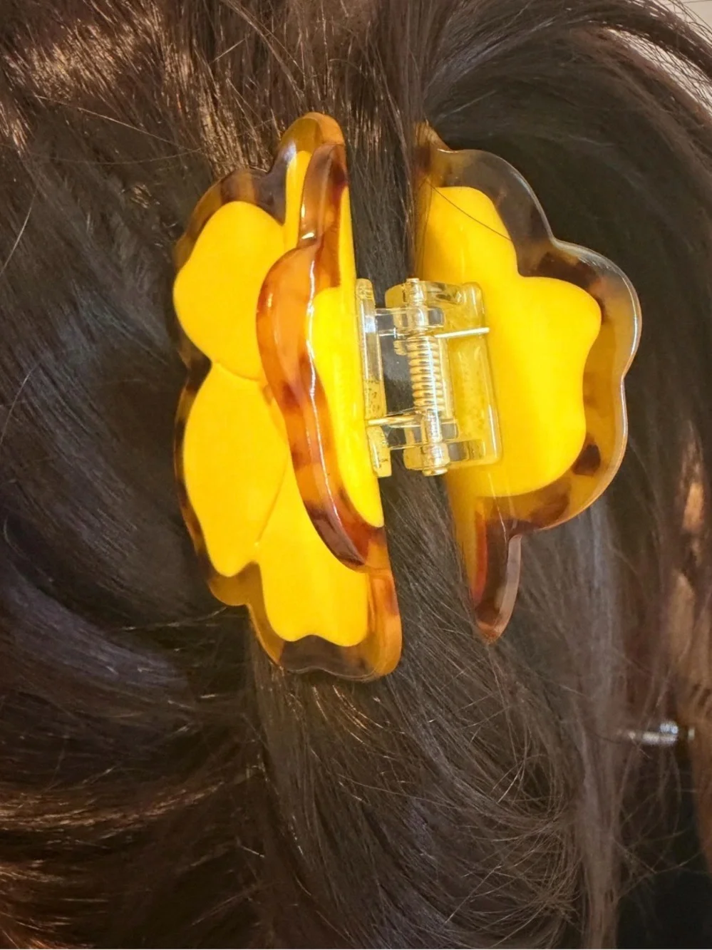 Puakenikeni Spliced Flower Hair Claw Clip - Tortoise Shell Print